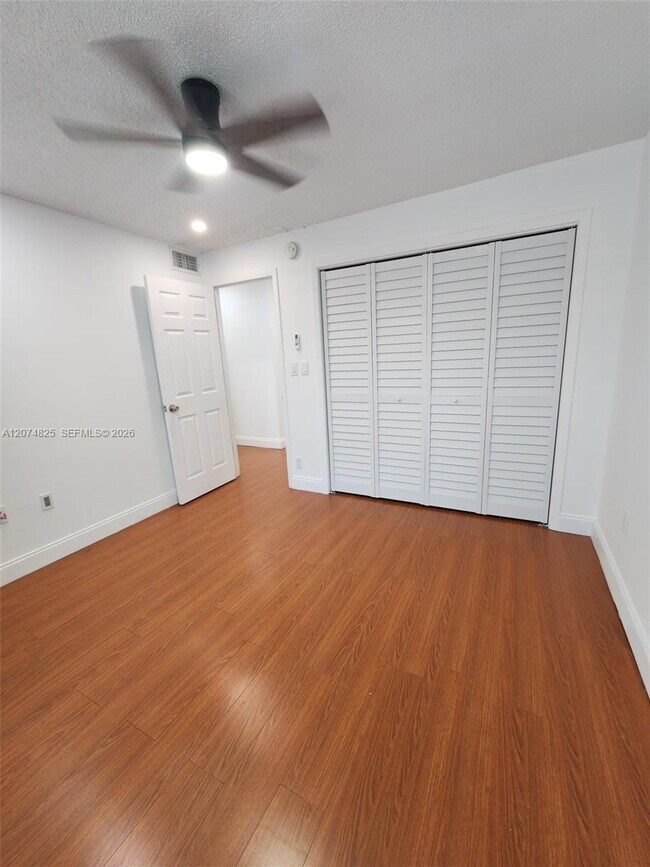 Building Photo - 6518 Kendale Lakes Dr