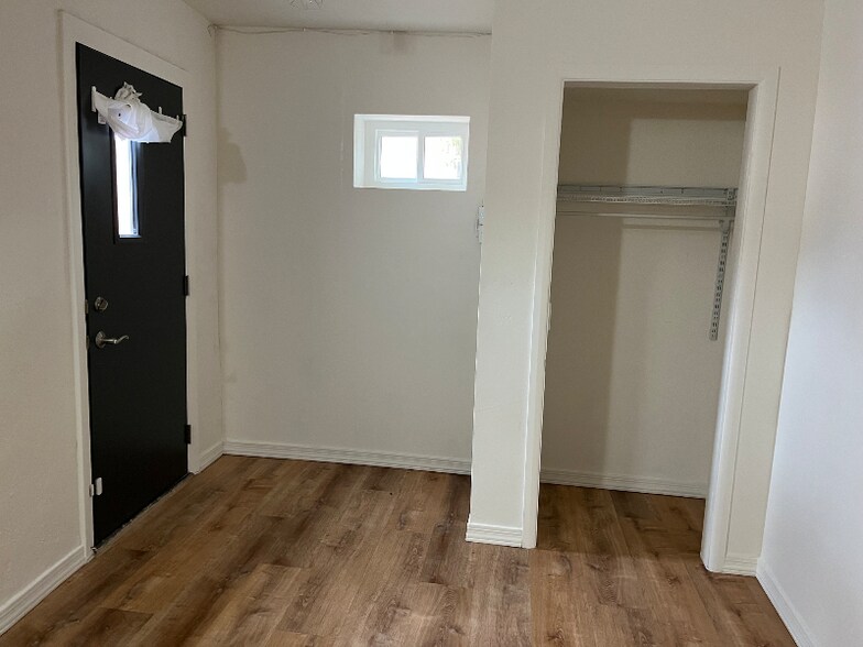 Building Photo - 3560 E Cody St