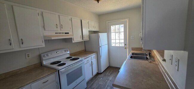 Building Photo - 5265 Chatfield Dr