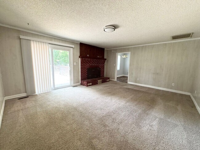 Building Photo - 102 Hunters Trail W