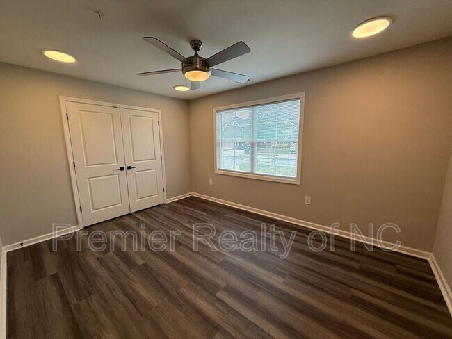 Building Photo - 7085 Hanesbrook Cir