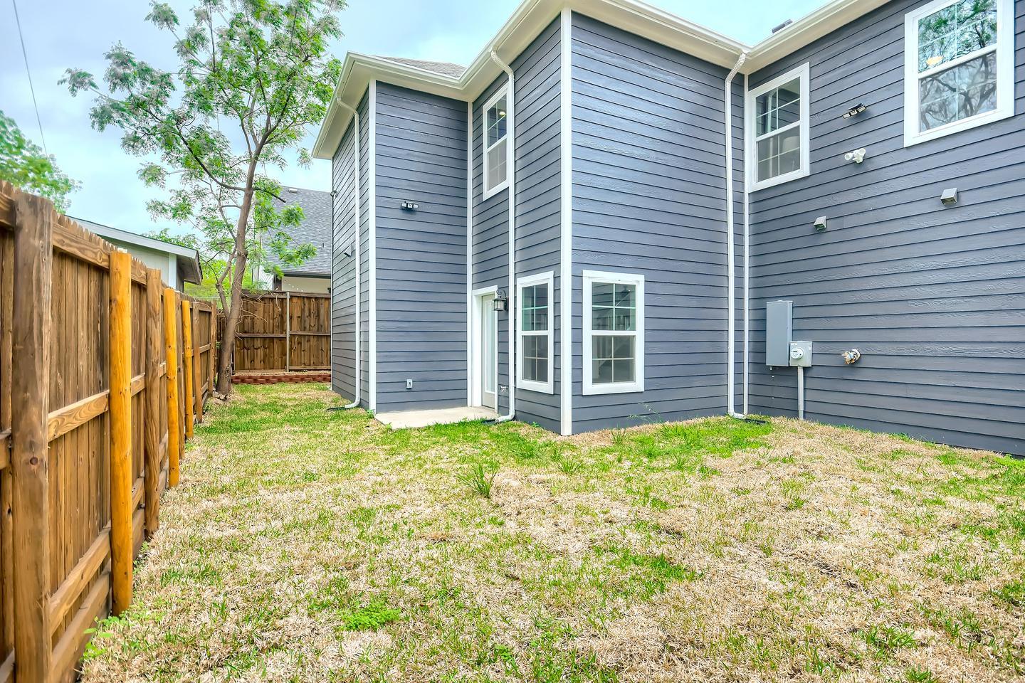 Building Photo - North Oak Cliff home 2 miles from Bishop A...