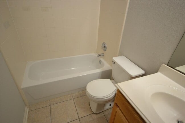 Building Photo - 1501 Encino Dr