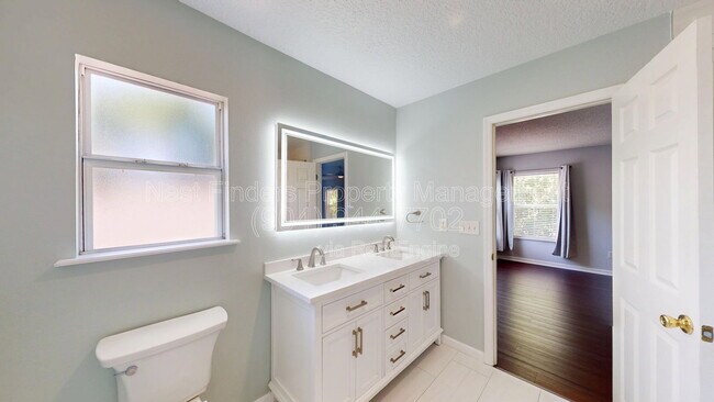 Building Photo - 1063 Collinswood Dr W