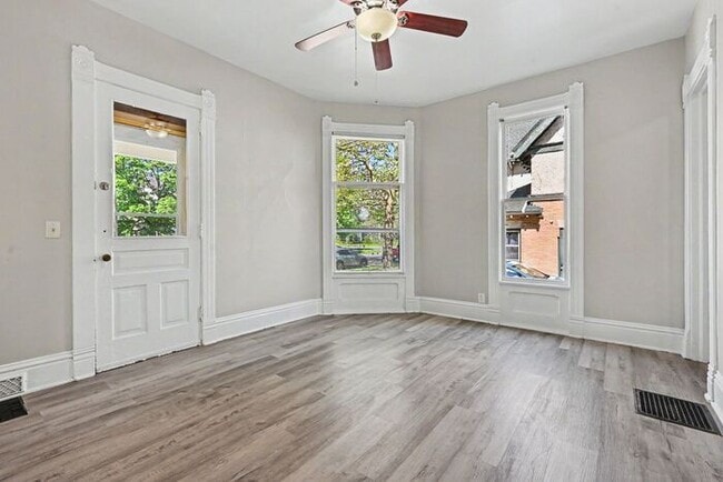 Building Photo - Charming 1-Bed/1-Bath Apartment – Newly Renovated!