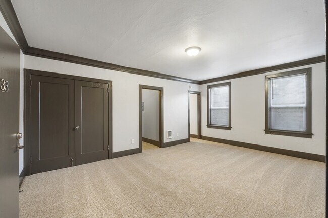 Building Photo - 16 N Broadway St