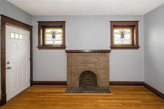 Building Photo - "Charming 2-Bed Duplex Retreat on Pennsylvania Ave – Spacious 1170 Sq Ft in Vibrant St. Louis!"