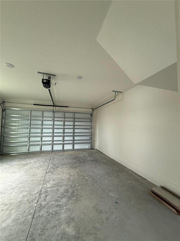 Building Photo - 15027 Groveside Rd