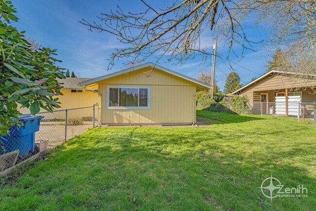 Building Photo - 3210 NE 44th St