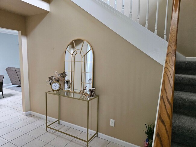 Building Photo - Beautiful family home in Great Neighborhood