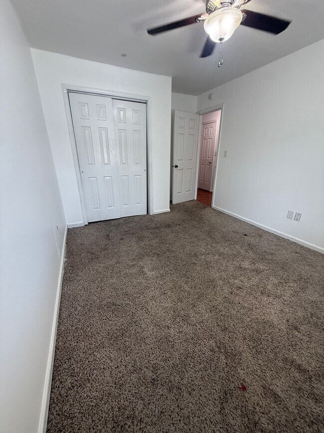 Building Photo - Beautiful 3-Bedroom, 2.5-Bathroom Townhous...