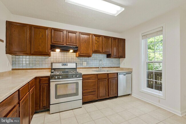 Building Photo - 10070 Oakton Terrace Rd