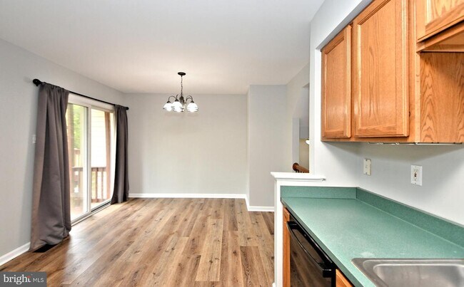 Building Photo - 3435 Westview Dr