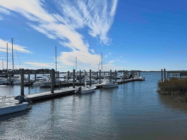 Building Photo - 140 W Mariners Cay Dr