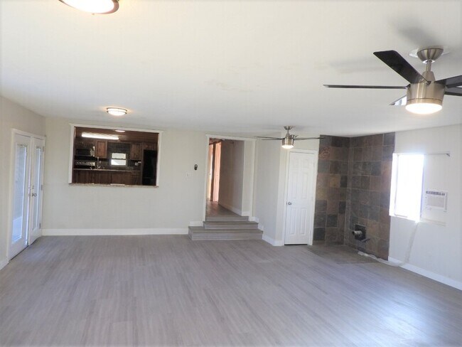 Building Photo - 2220 W Bell Vista Ave