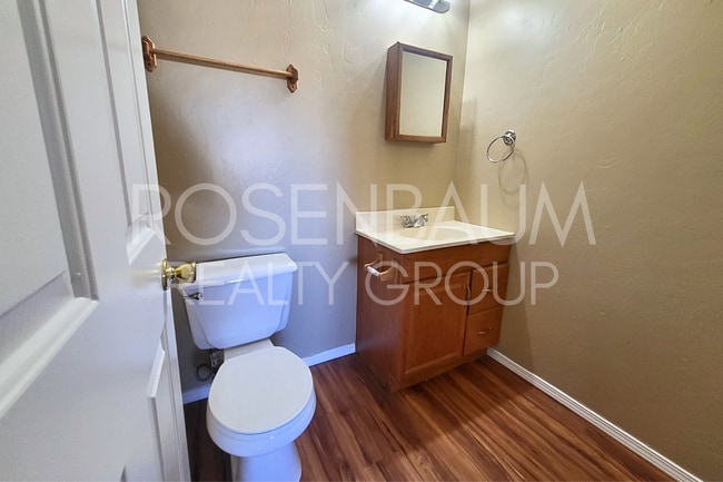 Building Photo - Charming and cozy 2-bedrooms, 2-baths apar...