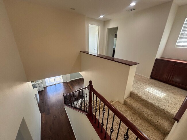 Building Photo - 2307 Thorncroft Cir