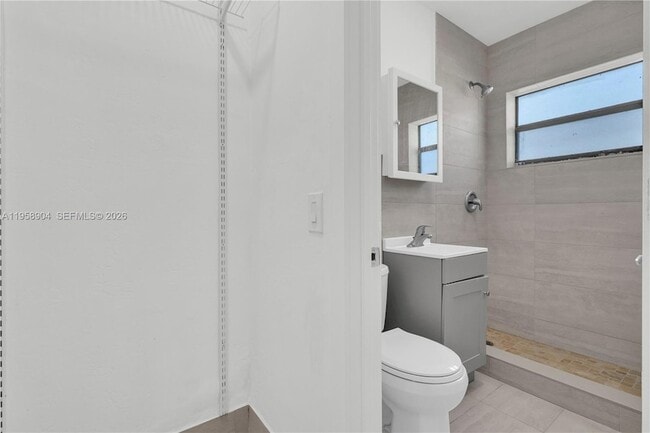 Building Photo - 13390 NE 6th Ave