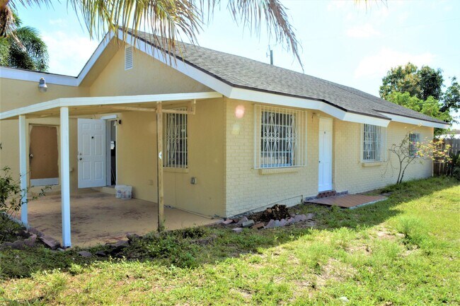Building Photo - 4988 Ohio Rd