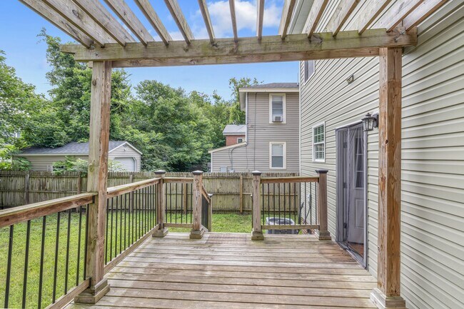 Building Photo - 426 W 28th St