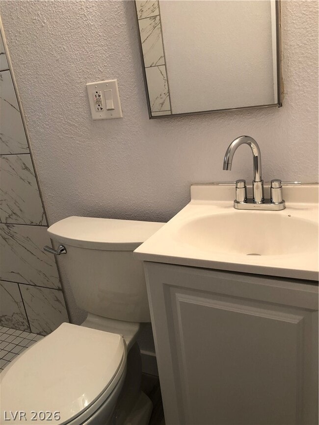 Building Photo - 5813 Evergreen Ave