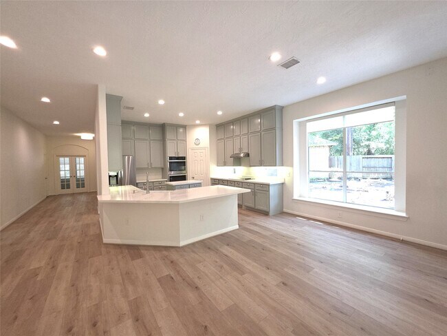 Building Photo - 6 Cheshire Glen Ct