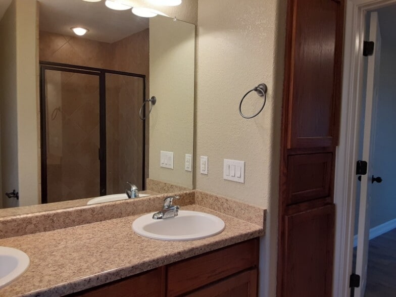 Building Photo - 106 Cornell Ave