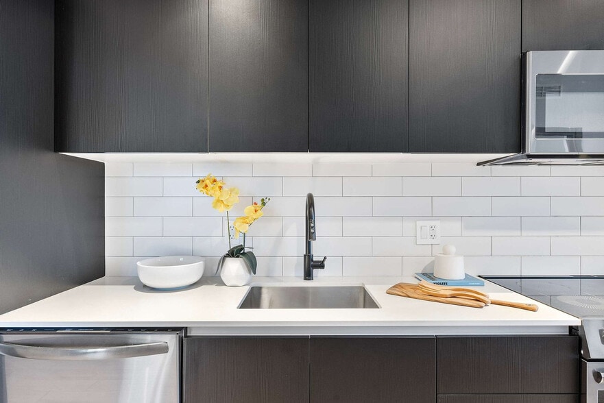 Building Photo - 398 NE 5th St