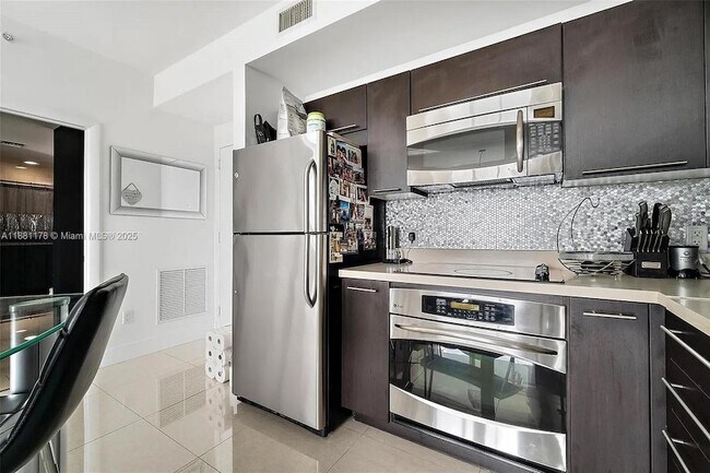 Building Photo - 90 SW 3rd St