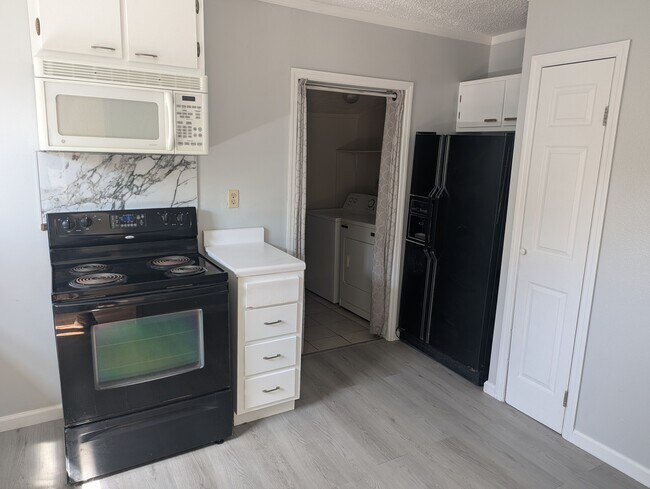 Building Photo - 1413