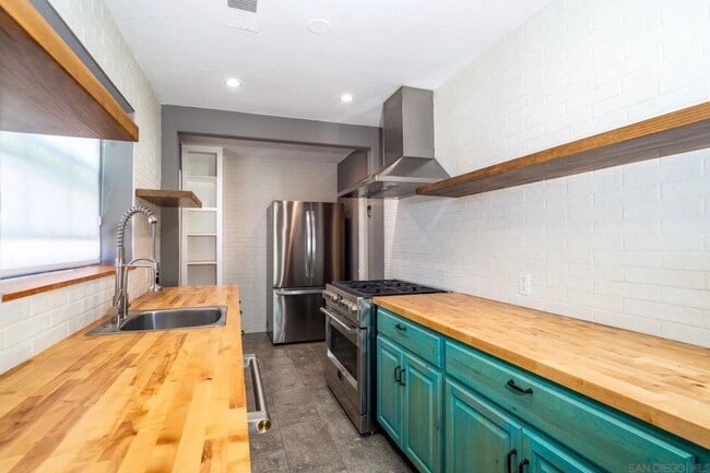 Building Photo - 7595 Saranac Ave