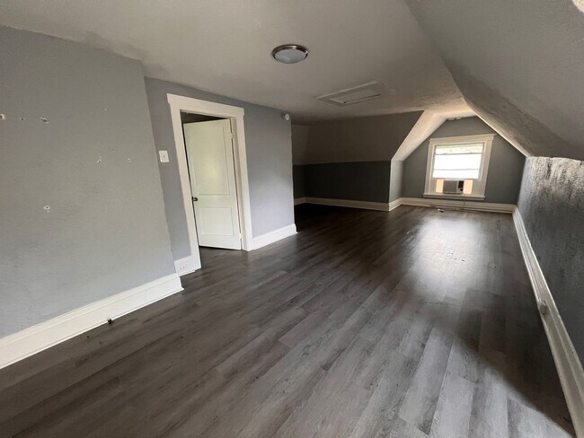 Building Photo - 505 Dawson Ave