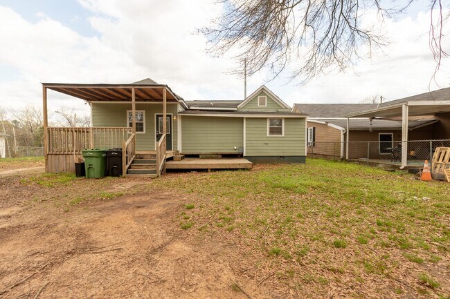 Building Photo - Available Now!  Affordable, Move-In Ready Home close to Interstate & Downtown Columbus.