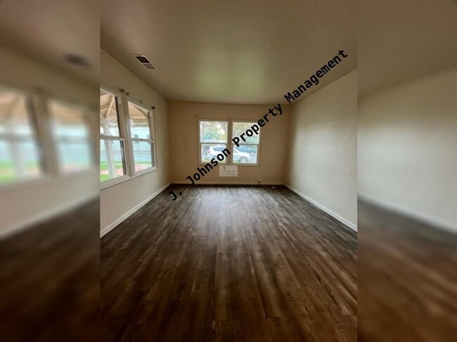 Building Photo - 1BED 1 BTH Available NOW