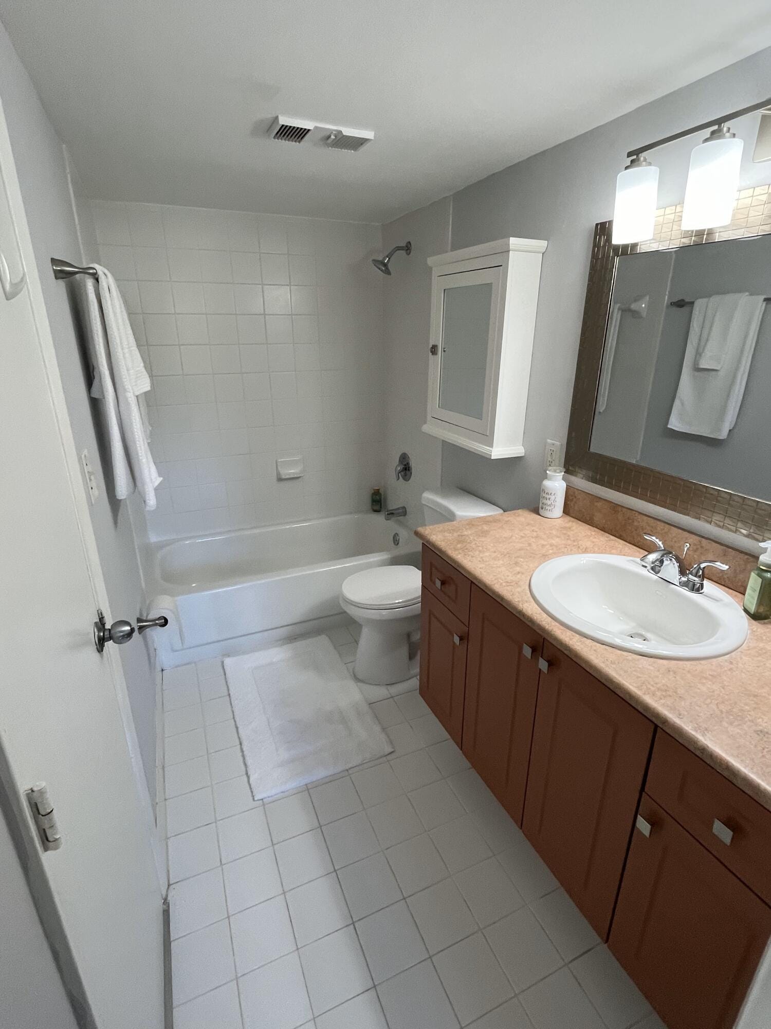 Building Photo - 1915 Lavers Cir