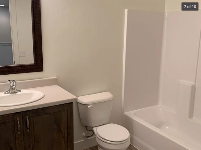 Building Photo - Stunning 3 bedroom, 2.5 bathroom