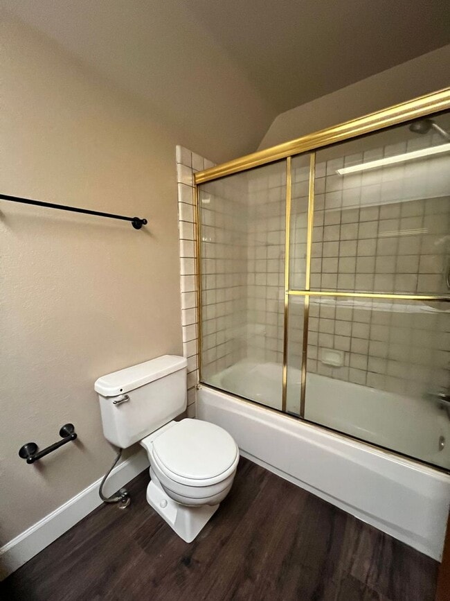 Building Photo - Beautiful 2 Story 5 BD 3 BA Home