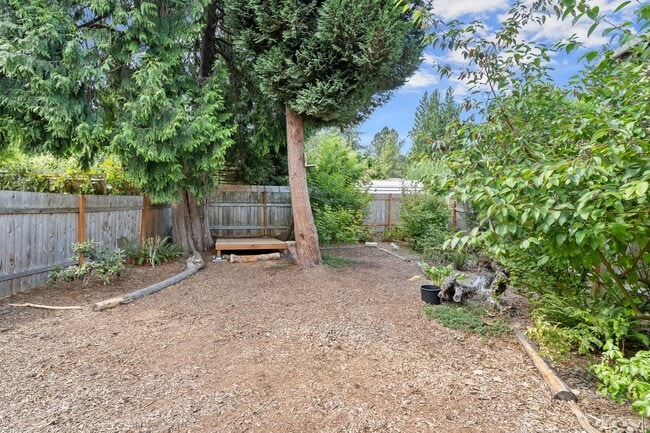 Building Photo - Charming 3 Bedroom/1 Bath Jennings Lodge home