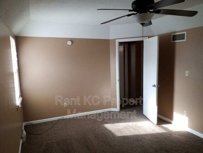 Building Photo - 10013 N Harrison Dr
