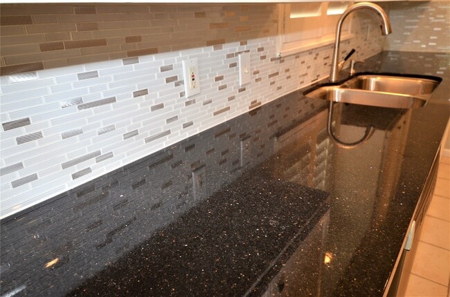 Building Photo - 1902 Coulcrest Dr