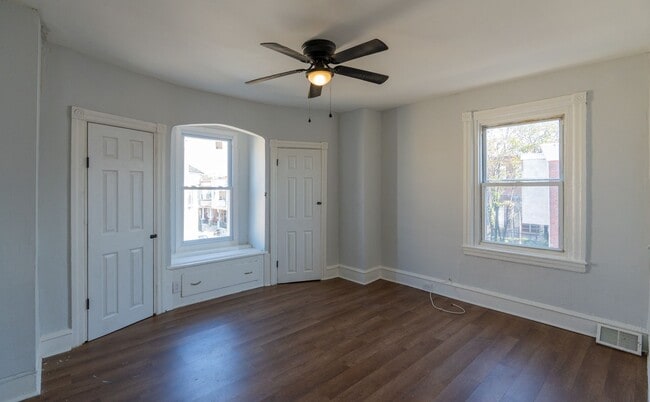Building Photo - Lovely 2 bedroom