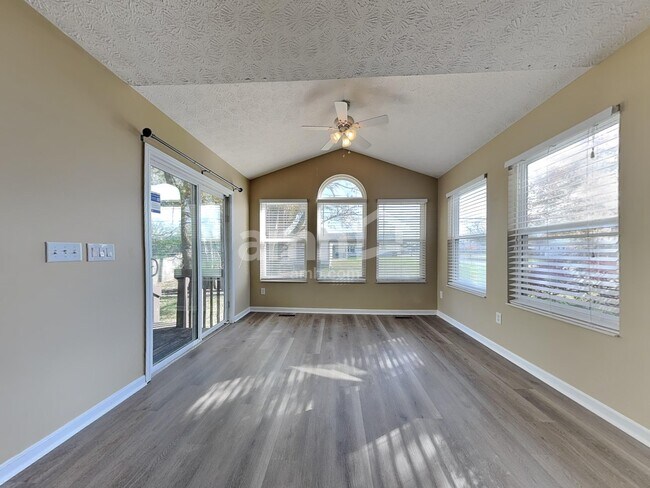 Building Photo - 1255 Arkansas Dr