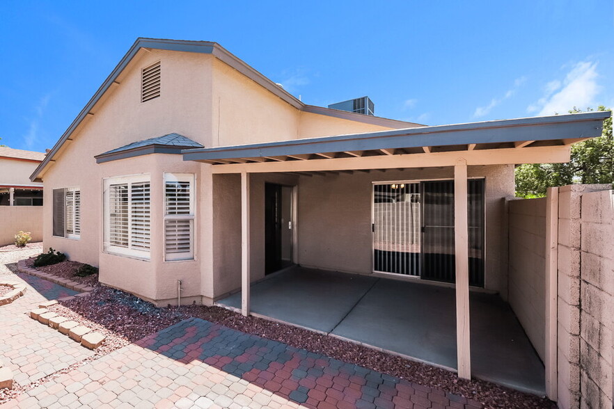 Building Photo - 8842 W Grovers Ave