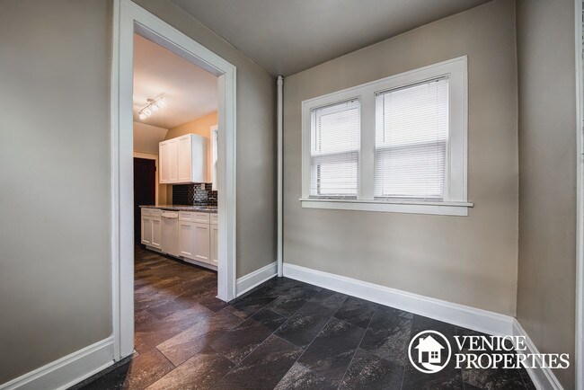 Building Photo - 103 W Norwich Ave