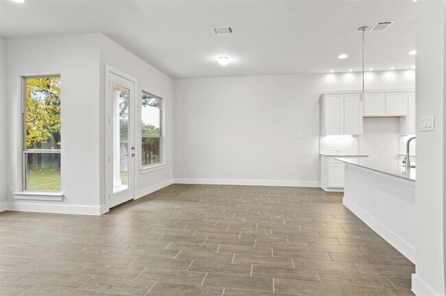 Building Photo - 200 Castlefields St