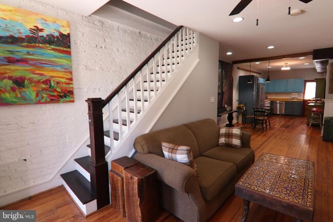 Building Photo - 1223 Haubert St