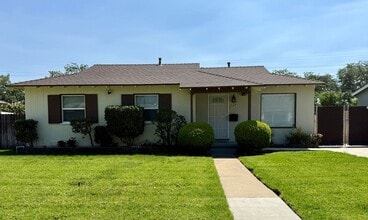 Building Photo - Beautiful 3 bedroom 1 bath home