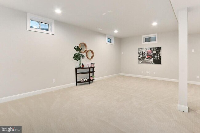 Building Photo - 6526 Dearborn Dr