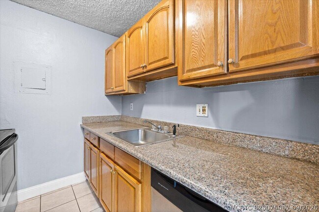 Building Photo - 2531 NW 39th Terrace