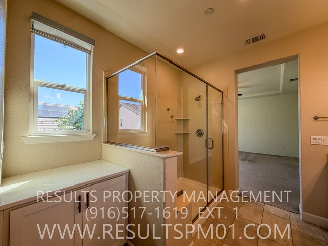 Building Photo - Must See! Lovely Former Model Smart Home 4 Bed 3 Bath